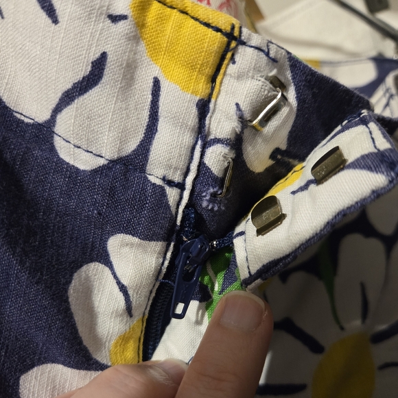 Lilly Pulitzer The Original Resort Fit Bright Navy Look Lady Daisy Capri Pants - Picture 13 of 13